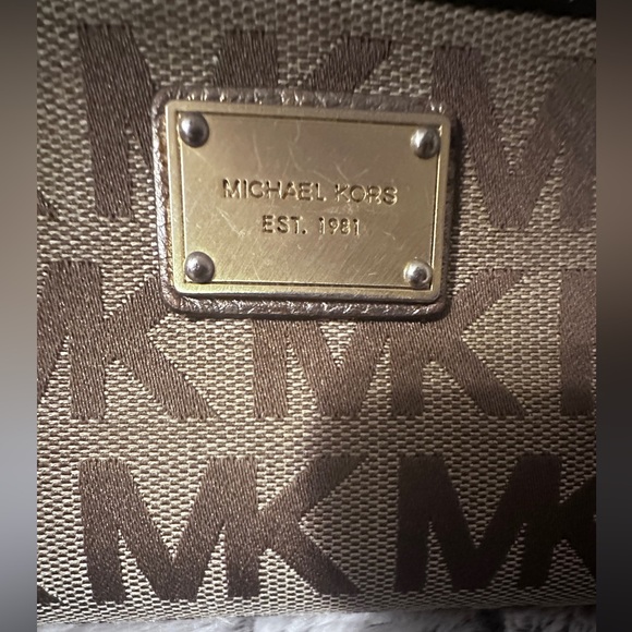 Michael Kors wallet EUC - Picture 6 of 6